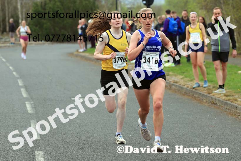 SSenior womens relay, 2025 Elswick Harriers Good Friday Road Relays, Newburn, Newcastle upon Tyne. Photo: David T. Hewitson/Sports for All Pics